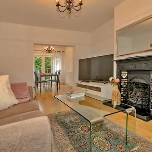 Finest Retreats - Debarnes House Holiday home